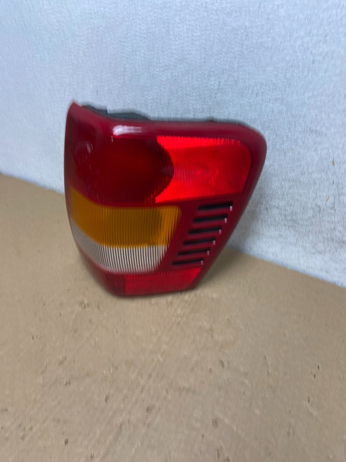1999-2004 Jeep Grand Cherokee WJ Right Passenger Rh Tail Light AF7350 DW1