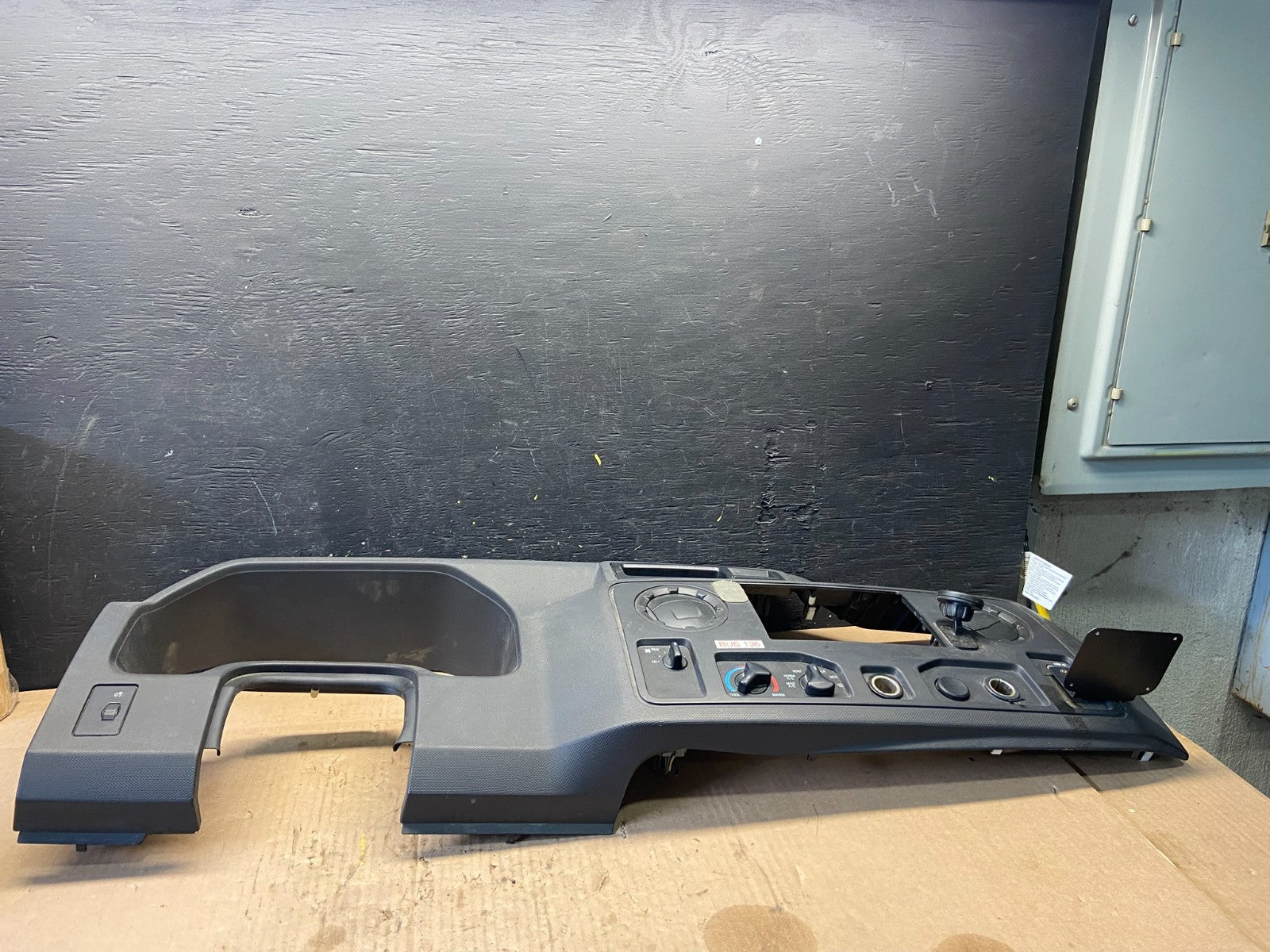 2009 - 2014 Ford E150 E250 Gauge Speedometer Cluster Radio Bezel Trim P7624 DG3