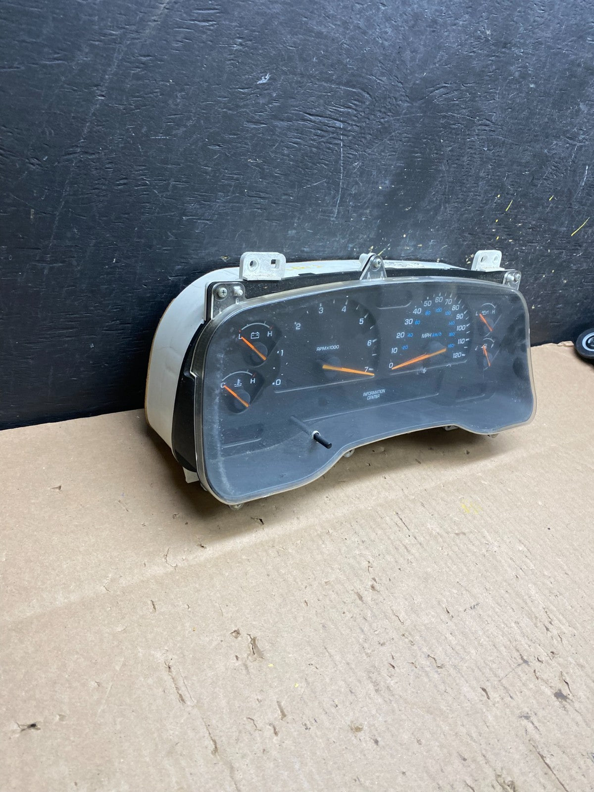 2001 2002 2003 Dodge Durango Speedometer Instrument Cluster Gauge T4737 DG1