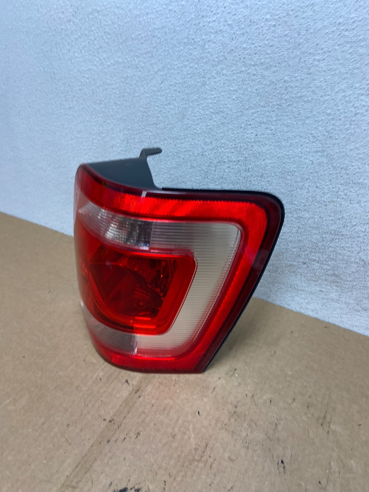2008 to 2012 Ford Escape Right Passenger RH Side Tail Light AF9737 DW1