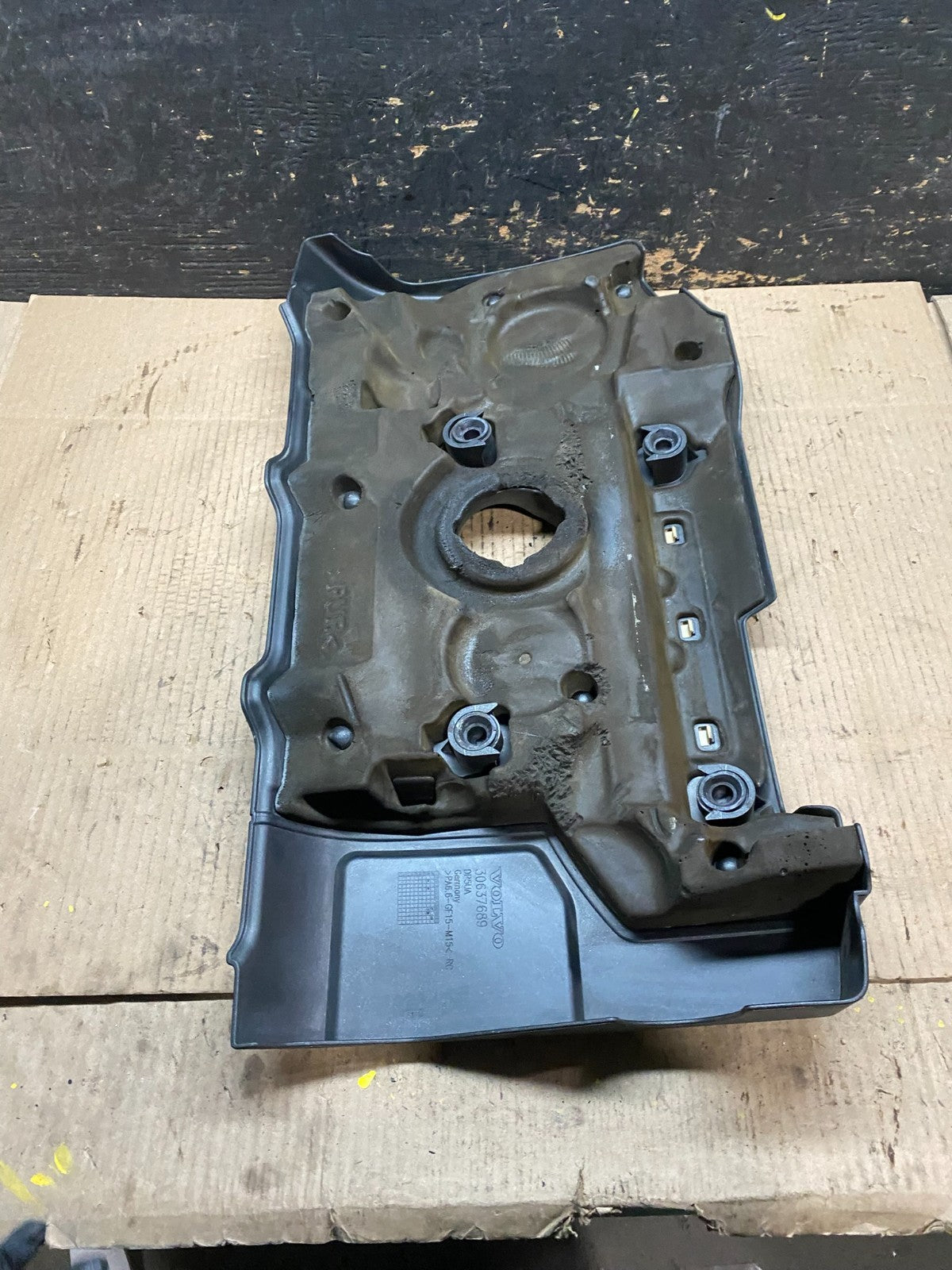 2007 to 2014 Volvo XC90 OEM 3.2L Upper Top Engine Motor Dust Cover Oem W5612 DG7