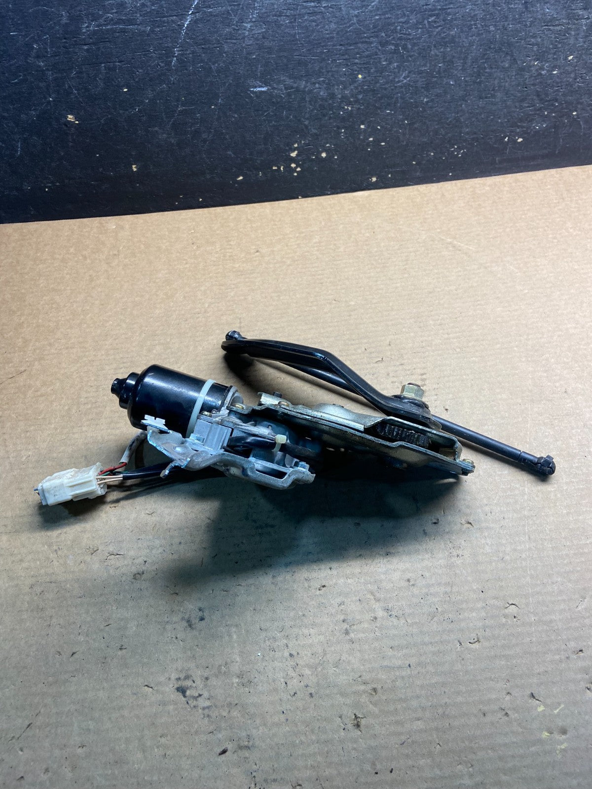 2004 2010 Toyota Sienna Liftgate Motor Trunk Lift Actuator AA0668 DG2