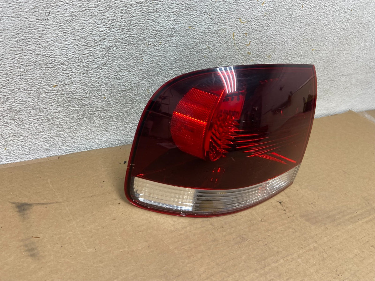 2007-2010 Volkswagen Touareg Lh Driver Left Side Tail Light AH4441 DW1