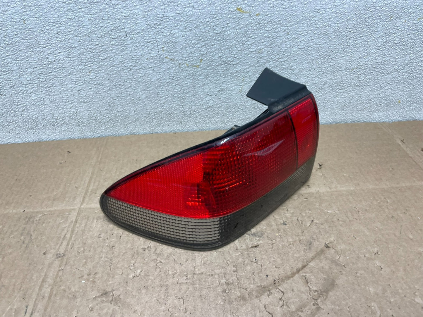 1994 to 1998 Saab 900 & Turbo Left Driver LH Side Tail Light Y8927 DW2