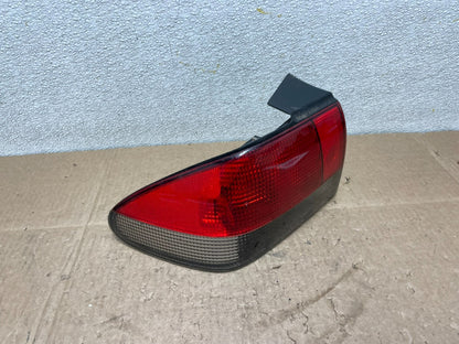 1994 to 1998 Saab 900 & Turbo Left Driver LH Side Tail Light Y8927 DW2