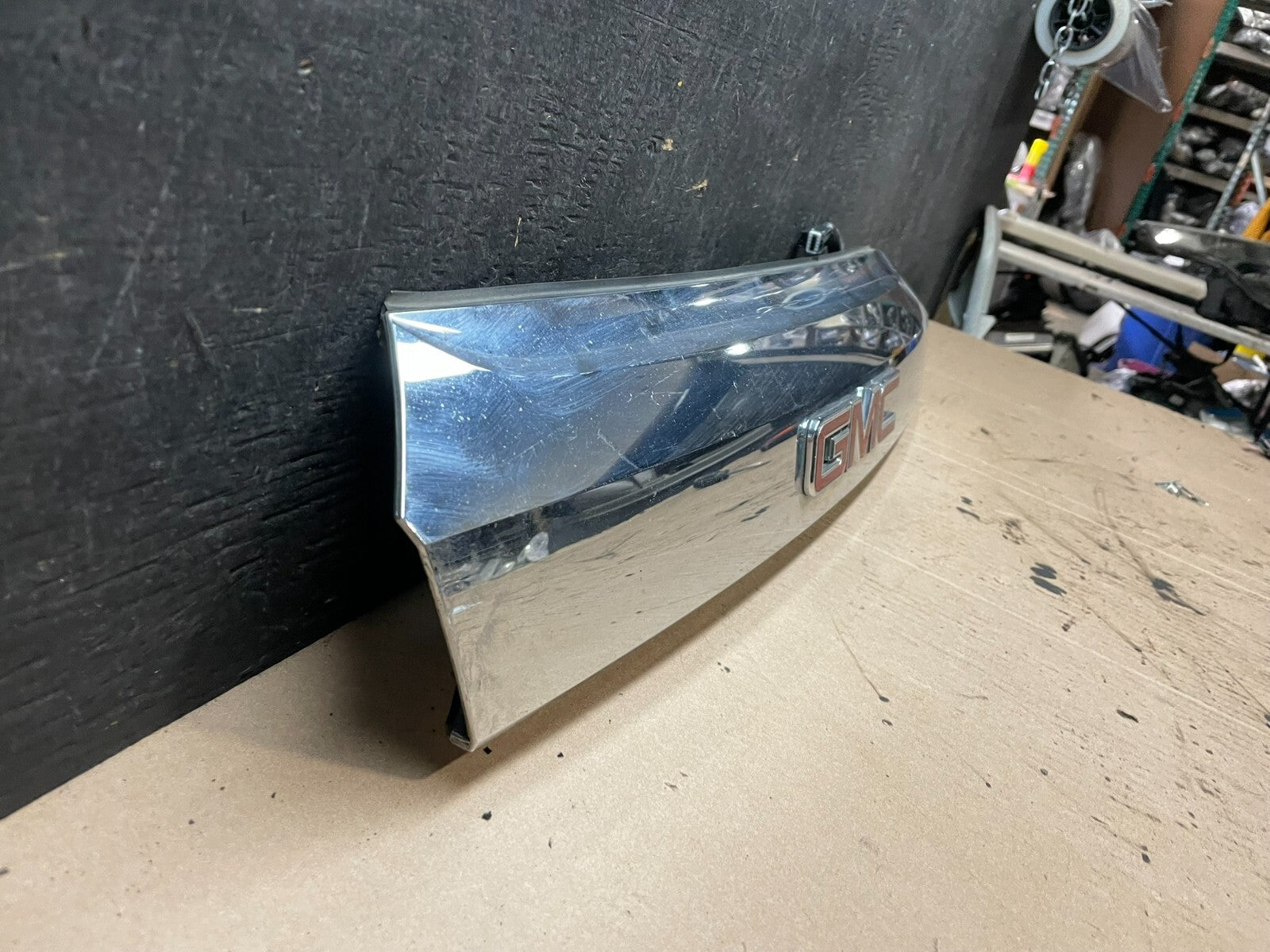2011-2015 GMC Terrain Tailgate Liftgate Chrome Finish Molding Camera Oem J36582