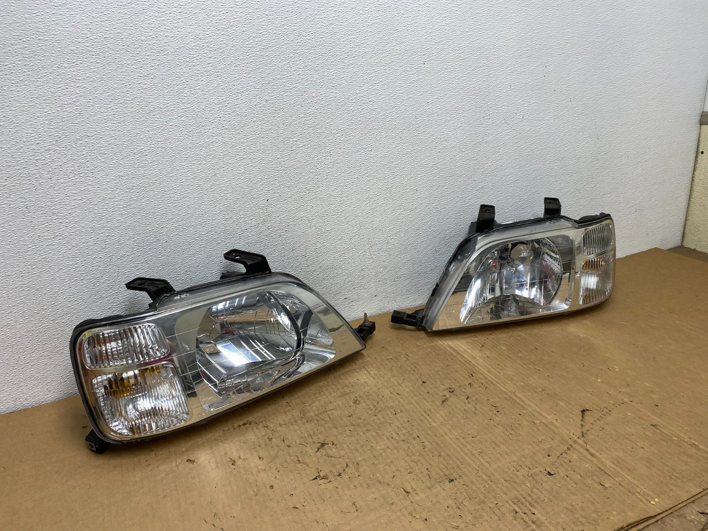 1997 to 2001 Honda CR-V Crv Left+Right Set Chrome Headlights Halogen AC8143 DW2