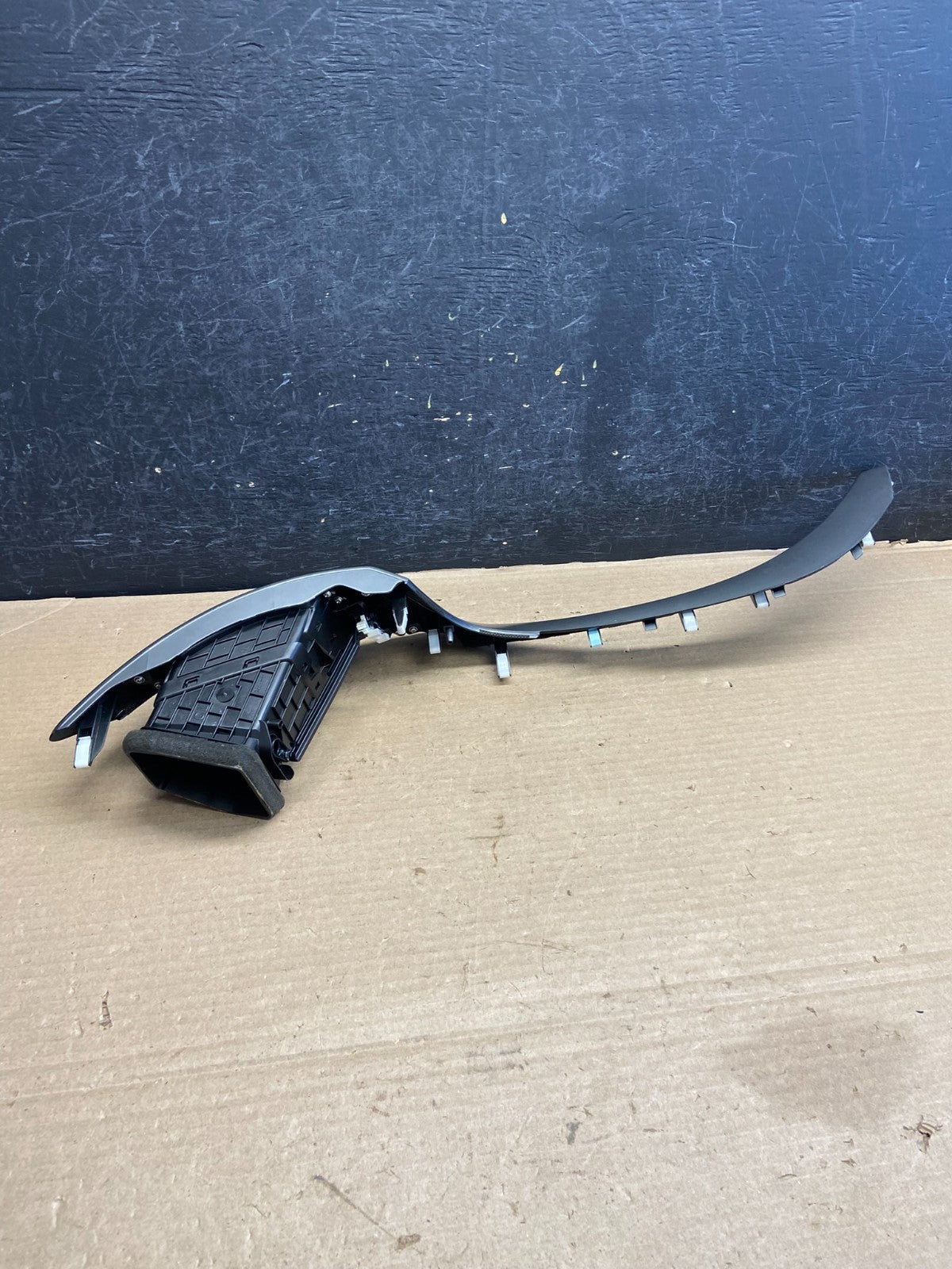 2013 to 2017 Hyundai Elantra GT Dashboard Left Air Vent AH1585 DG1