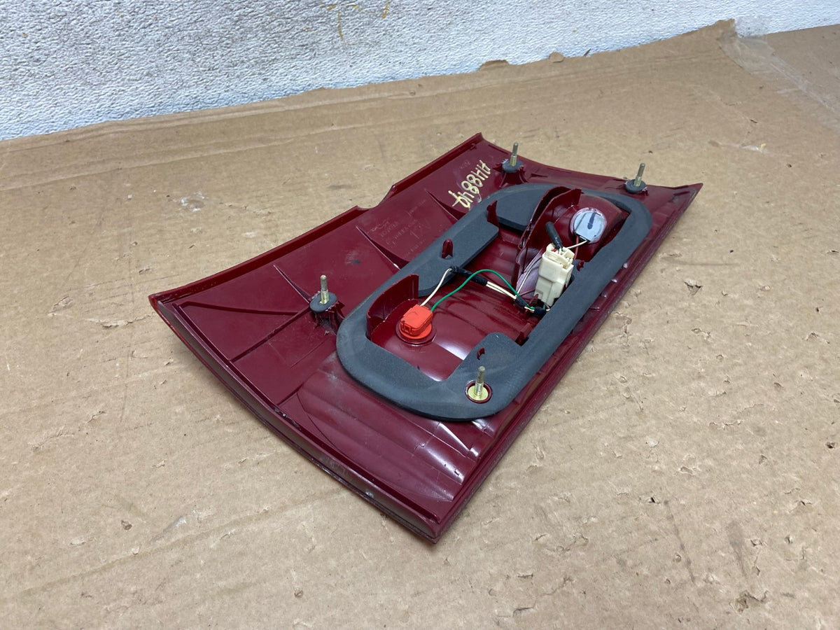 2004-2005 Toyota Sienna Right Passenger RH Side Inner Tail Light AH8849 LK6