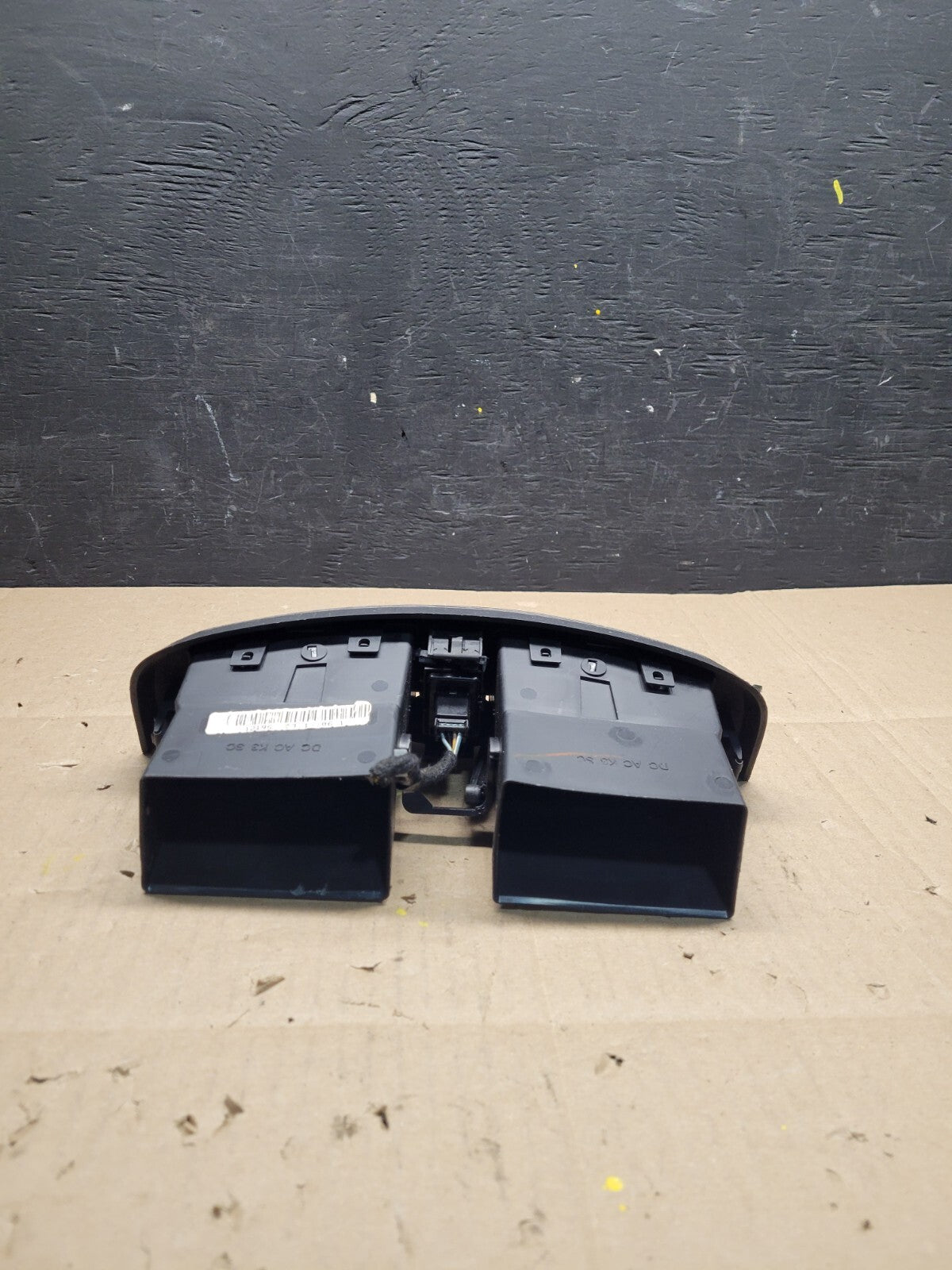 2004 to 2009 Cadillac SRX Front Center Dash A/C Air Vent i4962 OEM DG13