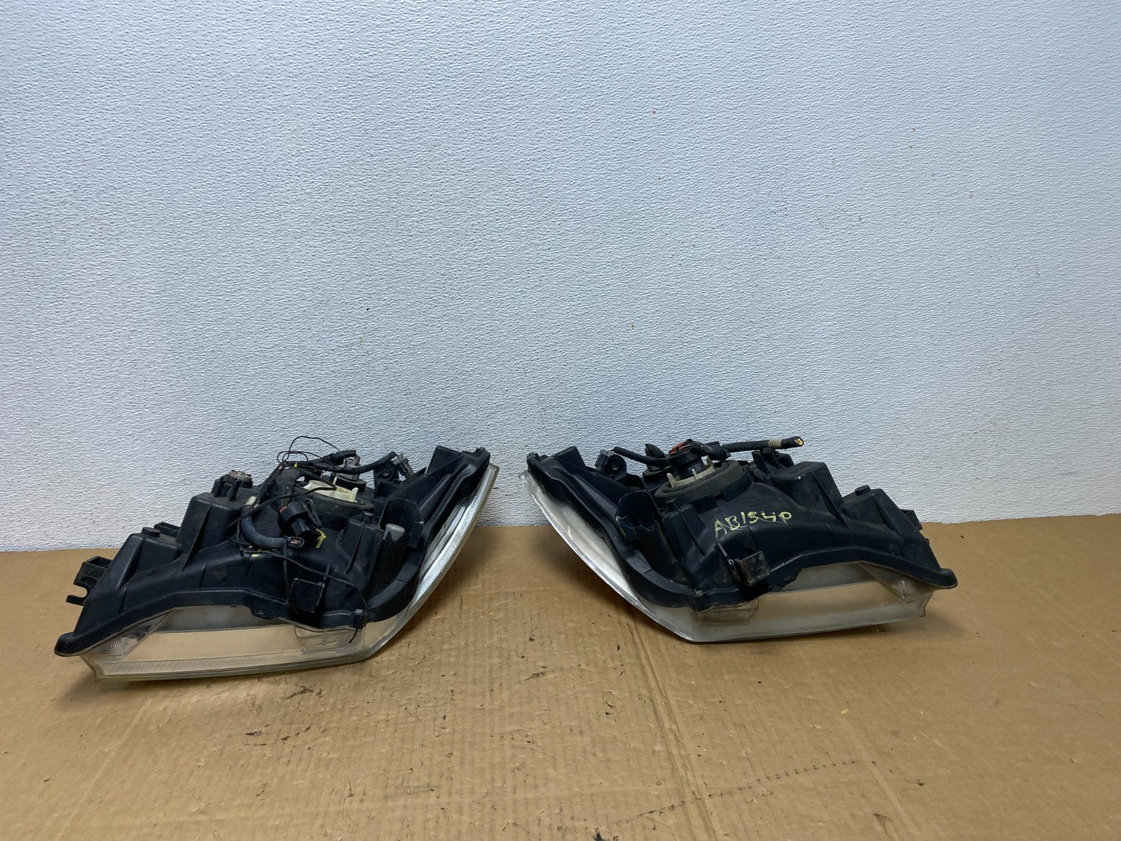 2005 2006 2007 Nissan Pathfinder Halogen Headlights Left+Right AC7709 DW8