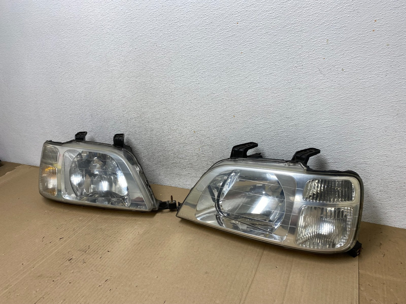 1997 to 2001 Honda CR-V Crv Left+Right Set Chrome Headlights Halogen AF5843 DW1