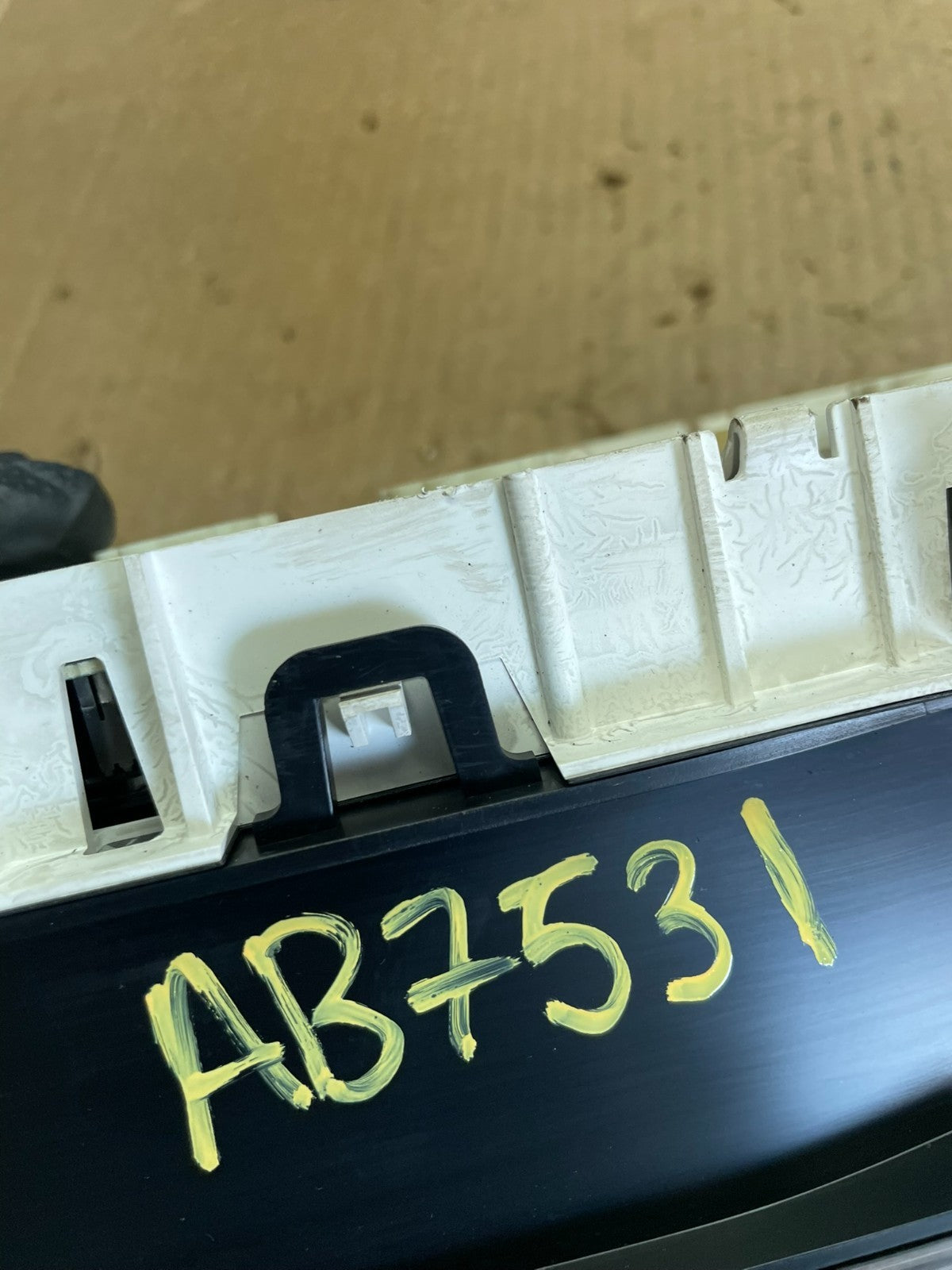 2006 Ford E350 Gauge Speedometer Cluster OEM ab7531 DG8