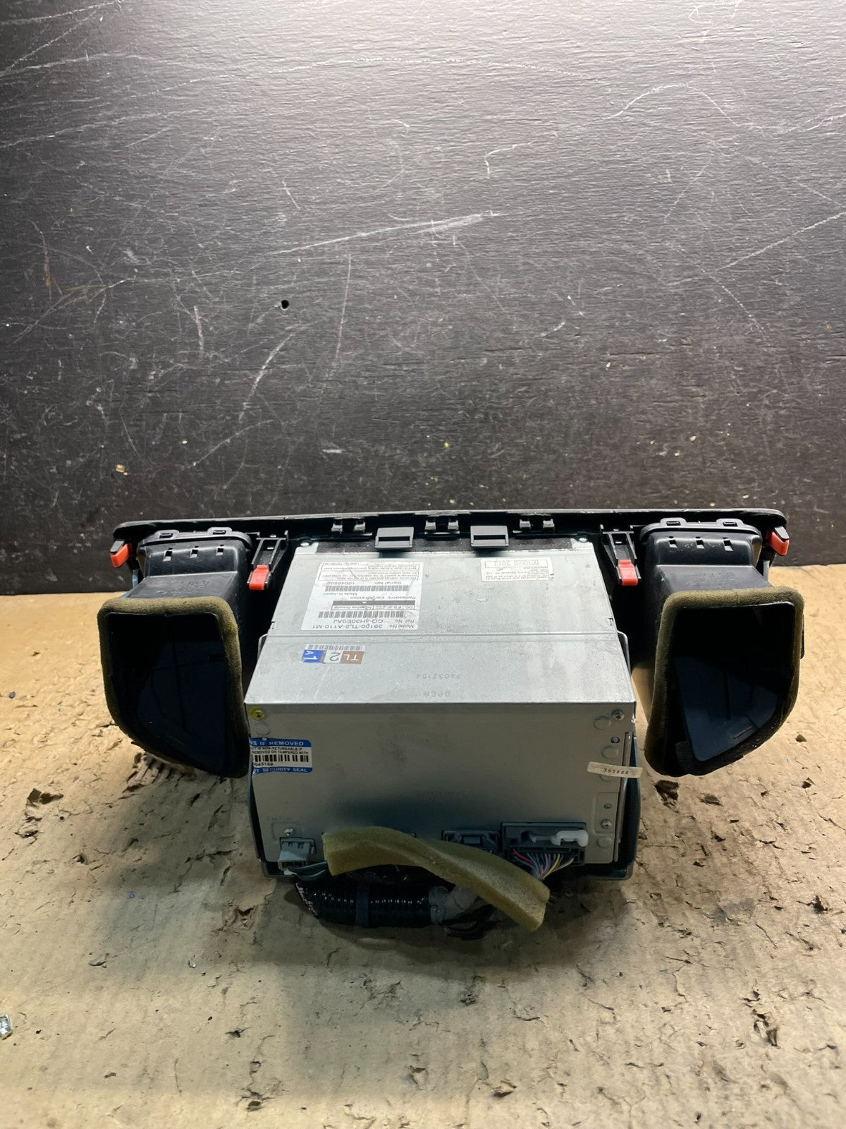 2011 to 2014 Acura TSX AM/FM CD Player Radio Audio System Air Vent OEM w6975 DG2