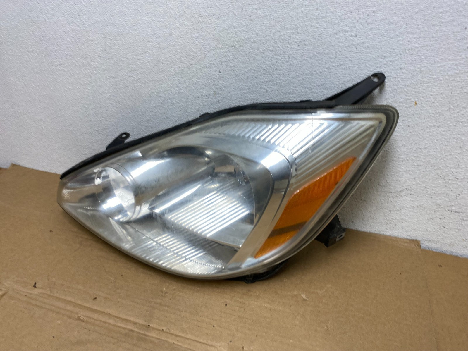 2004-2005 Toyota Sienna Left Driver LH Side Halogen Headlight DEPO AD3816 DW1