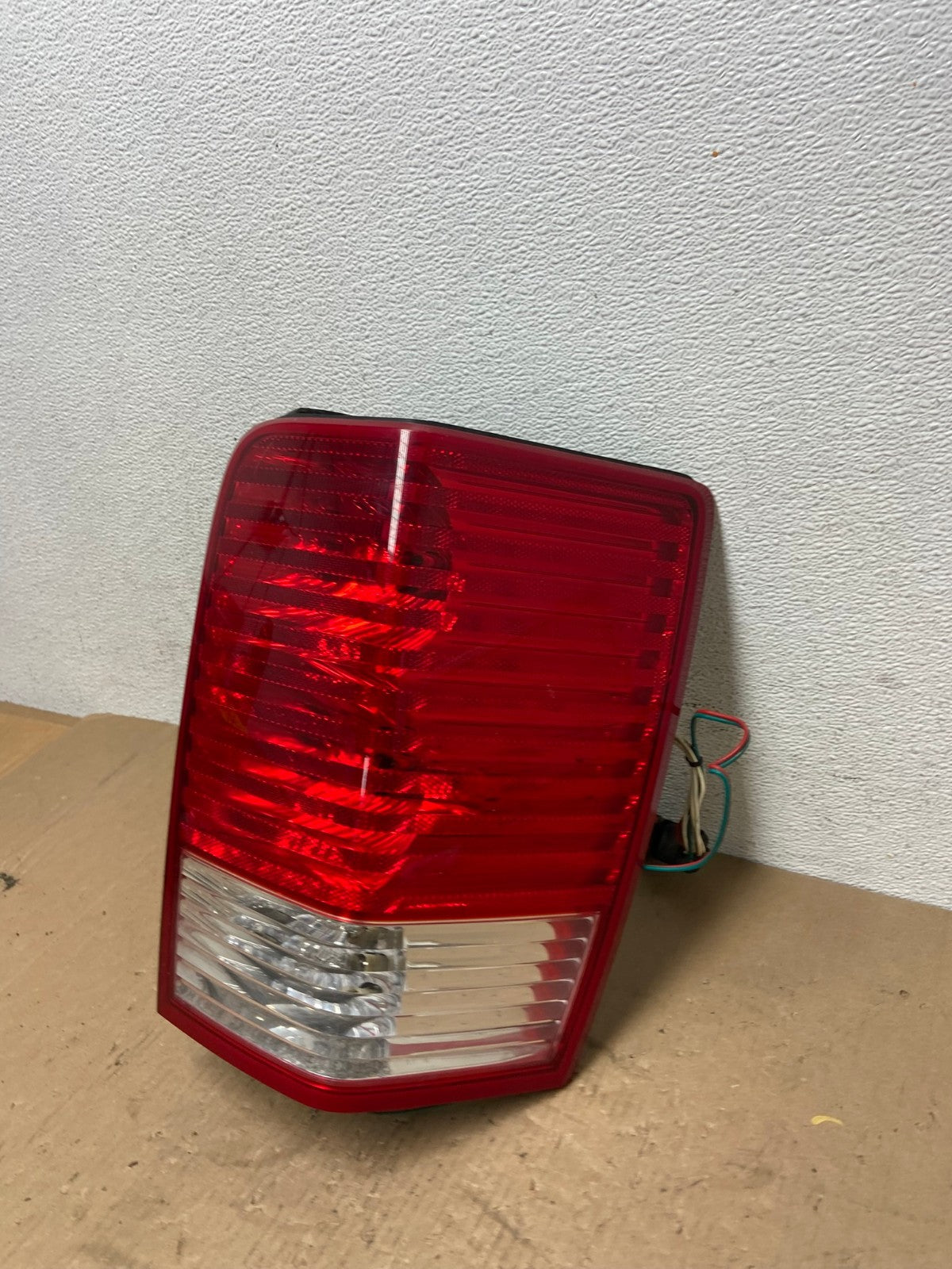 2007 2008 2009 Chrysler Aspen Tail light Right Passenger RH Side AD7809 LK1