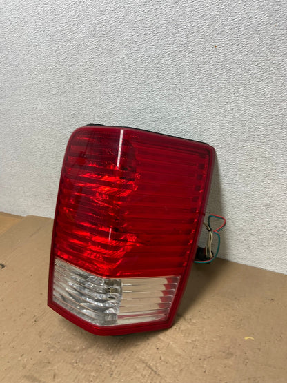 2007 2008 2009 Chrysler Aspen Tail light Right Passenger RH Side AD7809 LK1