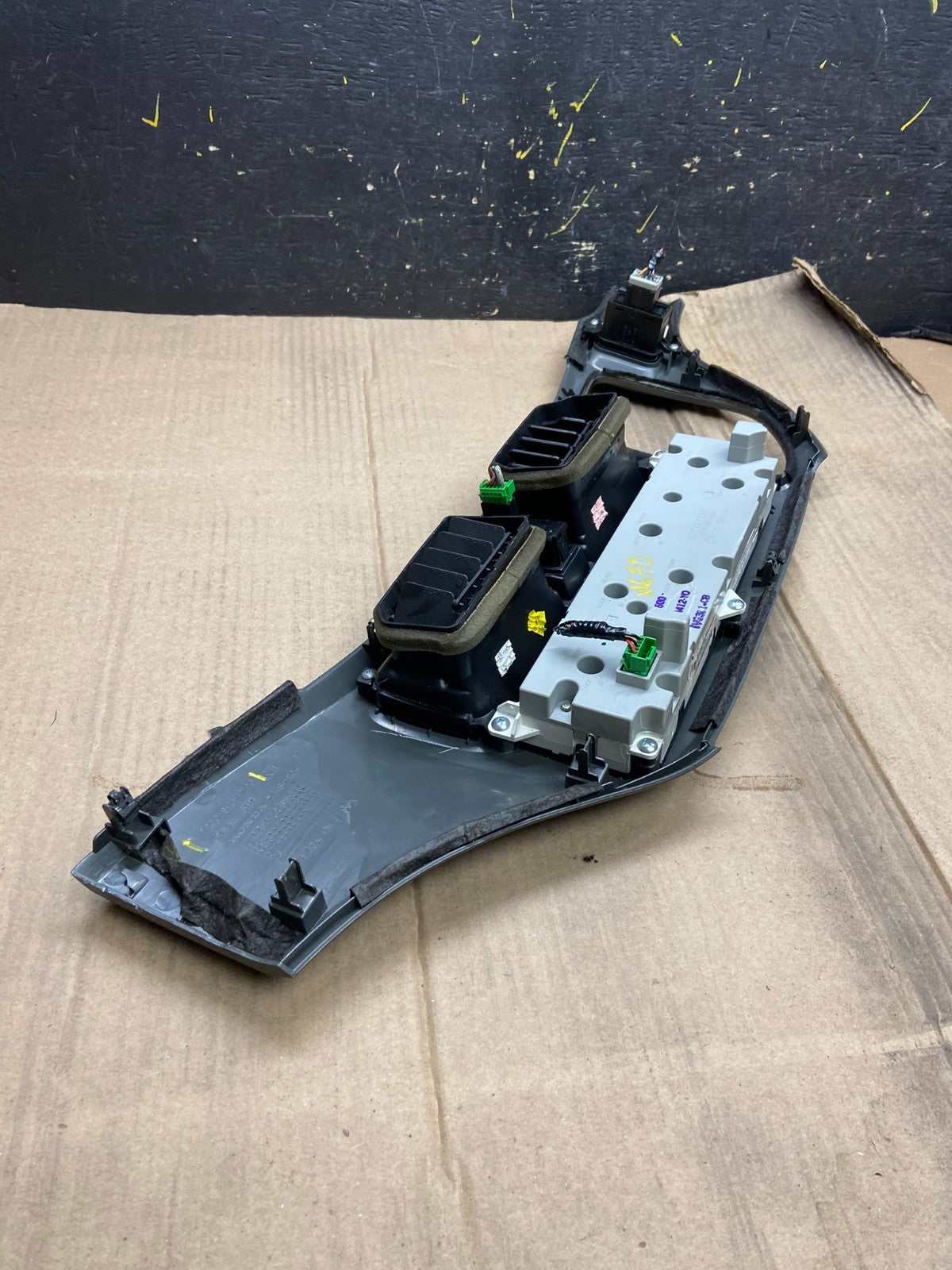 2005 to 2010 Honda Odyssey  Radio Climate Control Dash Trim Bezel X1670 DG3