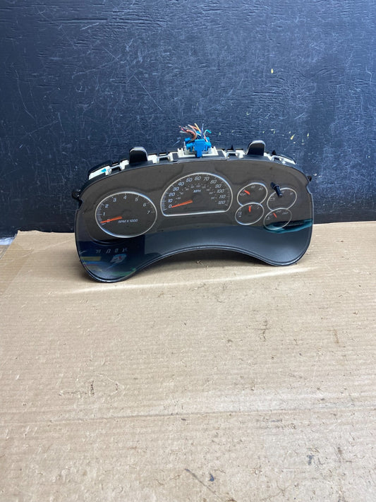 2002 - 2005 GMC Envoy Speedometer Cluster Gauge AH3934 DG0