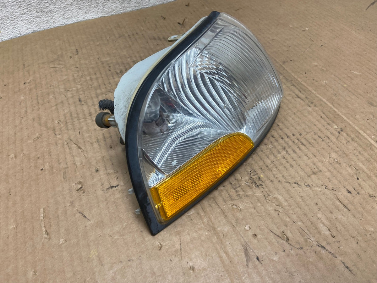 2001 - 2002 Nissan Quest Front Right Passenger RH Side Turn Signal AI6702 LK2