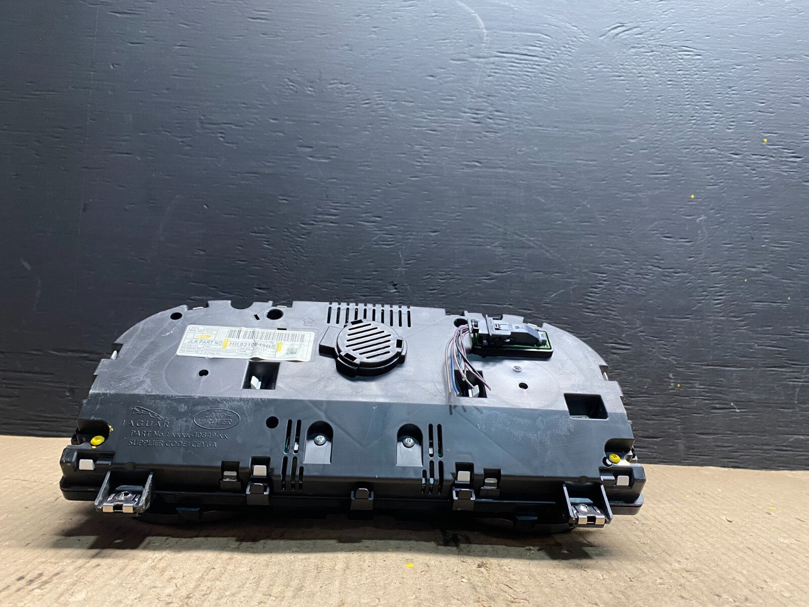 2017 to 2019 Jaguar F-Pace Dash Speedometer Gauge Cluster F0885 DG16