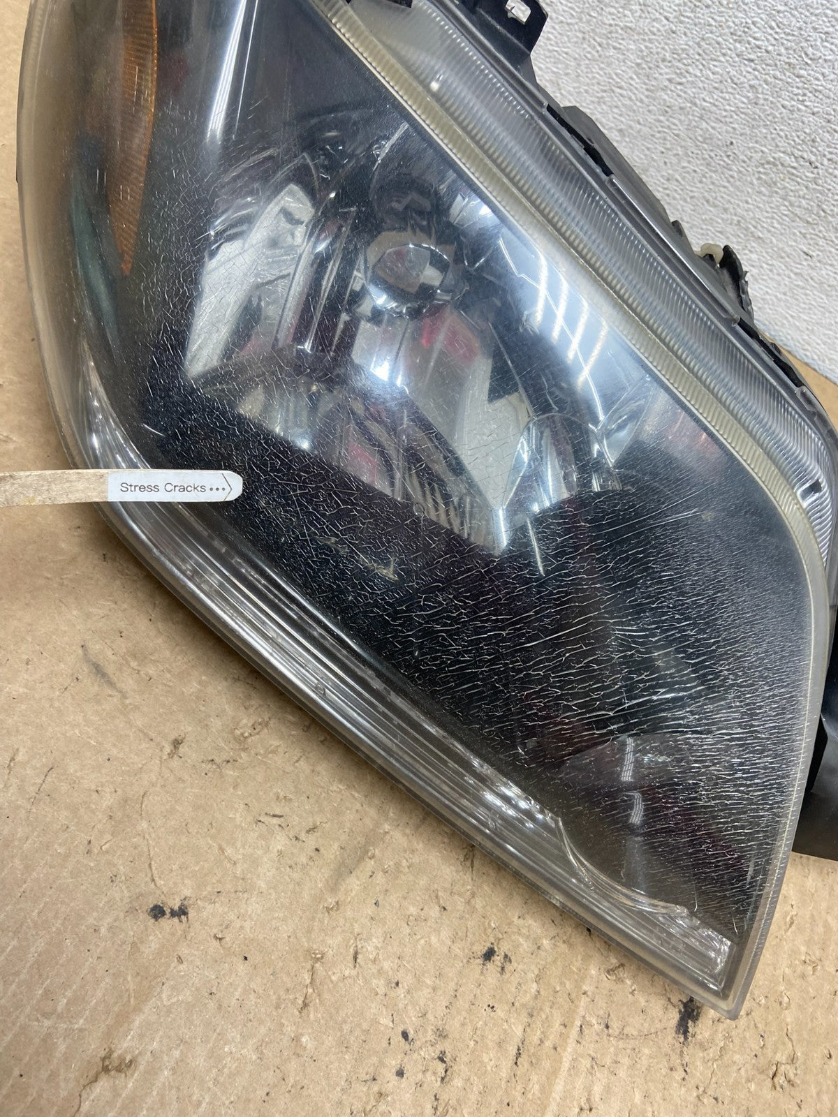 2003-2004 Mitsubishi Outlander Right Passenger Headlight AG3235 DW3
