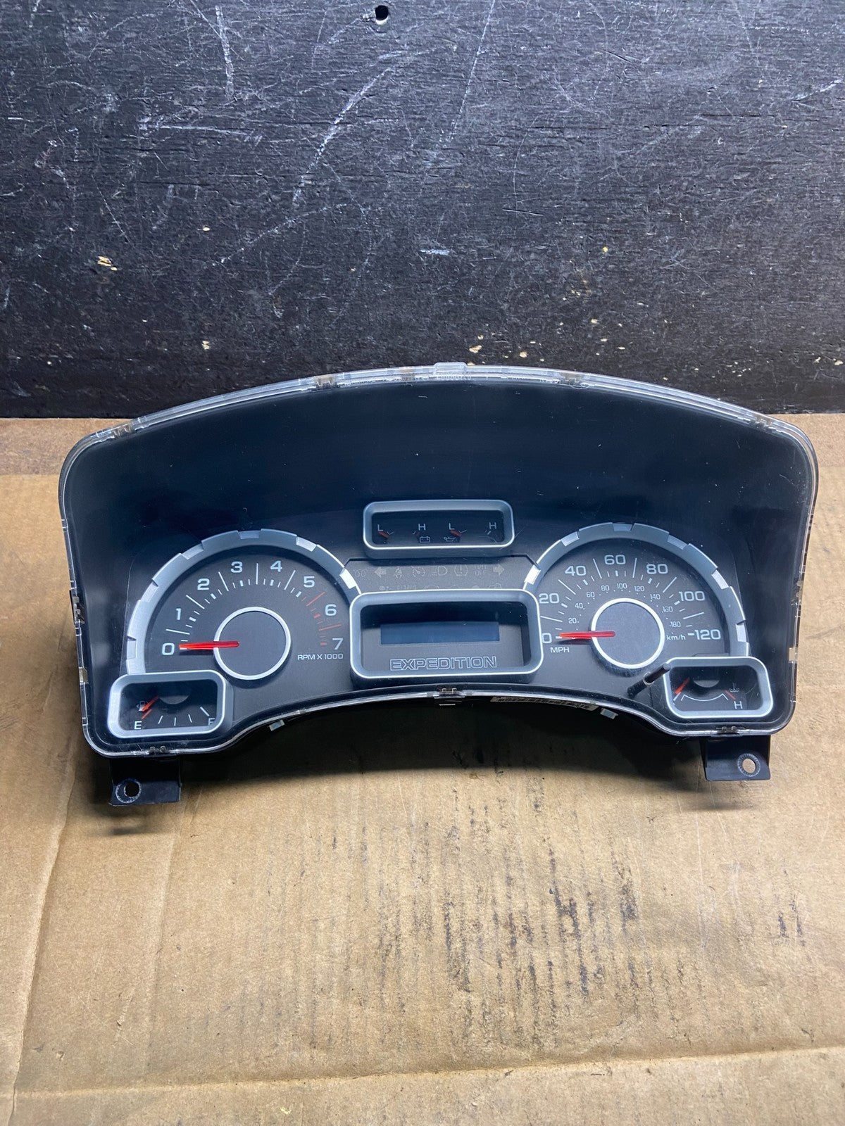 2007 2008 Ford  Expedition Speedometer Cluster Gauge Oem y4539 DG2