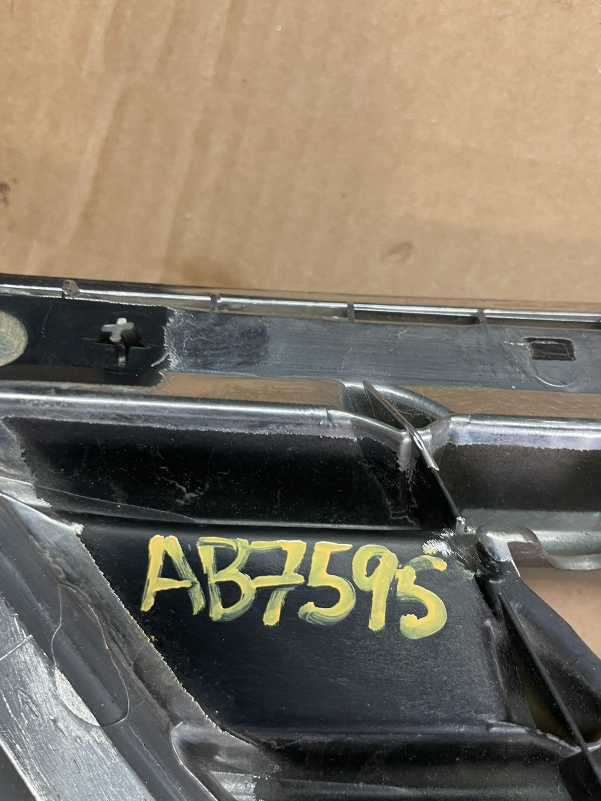 2003 2004 Toyota Avalon Front Upper Grill Grille OEM AB7595 DG11