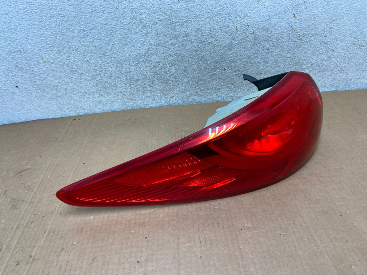 2010 to 2015 Hyundai Tucson Left Driver LH Tail Light AI8380 DW2