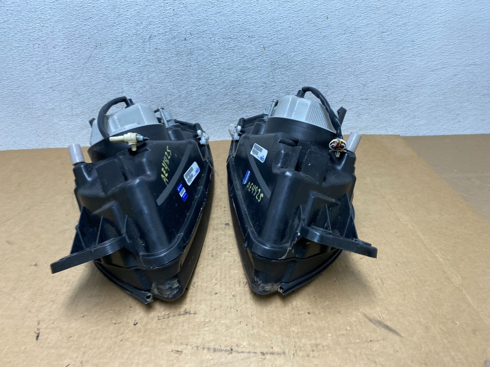 2001 to 2004 Subaru Legacy Outback Left+Right Headlights DEPO AE4825 DW12