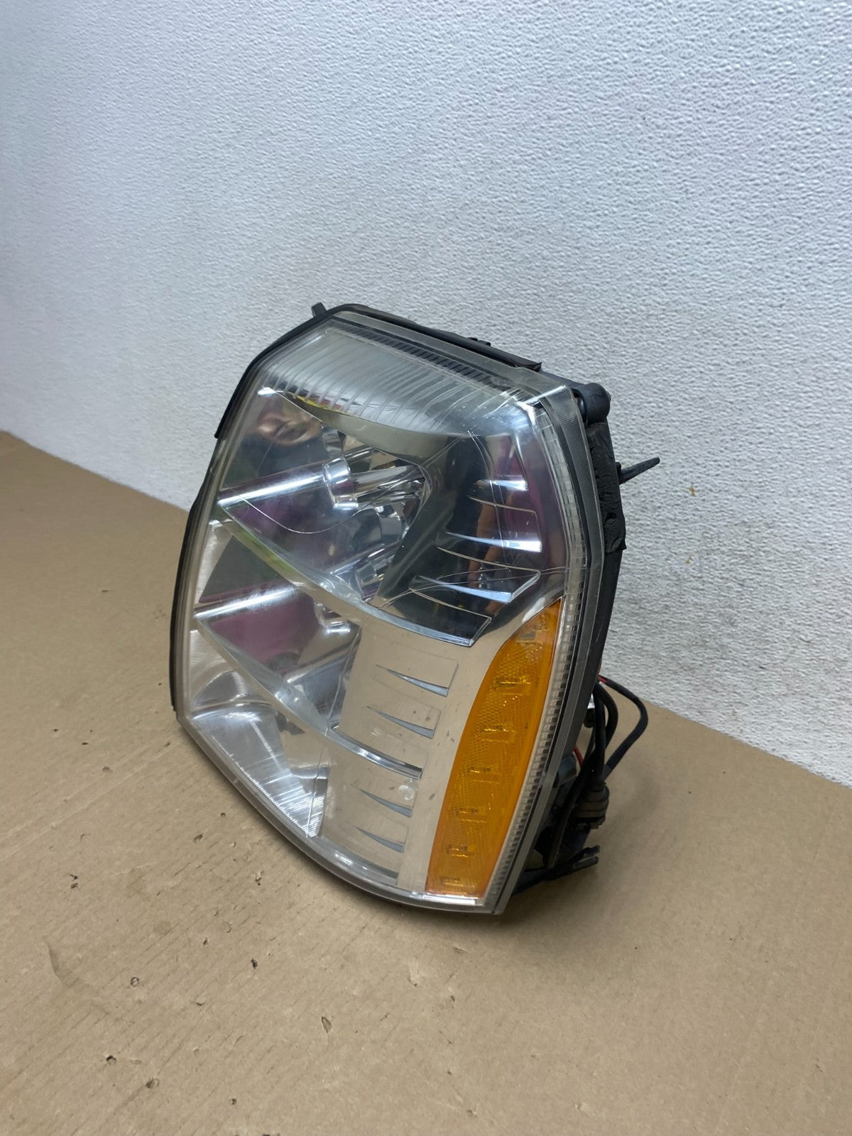 2007 - 2014 Cadillac Escalade Left Driver LH Side Xenon HID Headlight AG6849 DW1