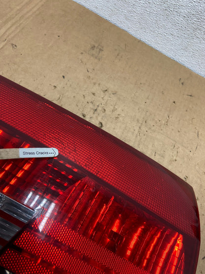 2004-2005 Toyota Sienna Right Passenger RH Side Inner Tail Light AD3108 LK4