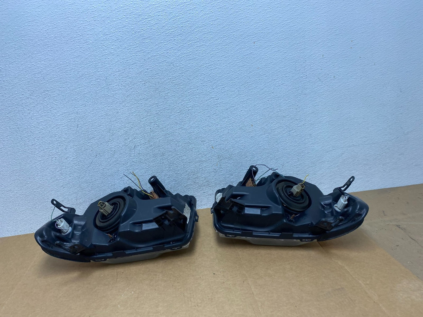 2008 to 2012 Ford Escape Headlights Left+Right Side Set Halogen AE2908 DW6