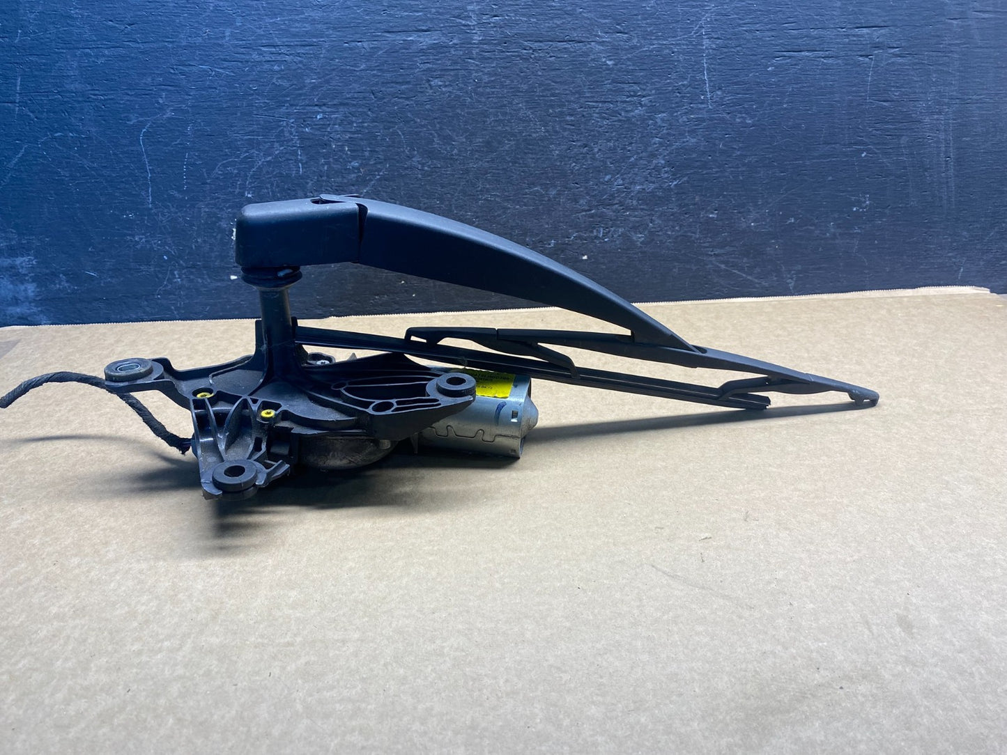 2013 to 2019 Ford Escape Rear Windshield Wiper Motor AF4211 DW1