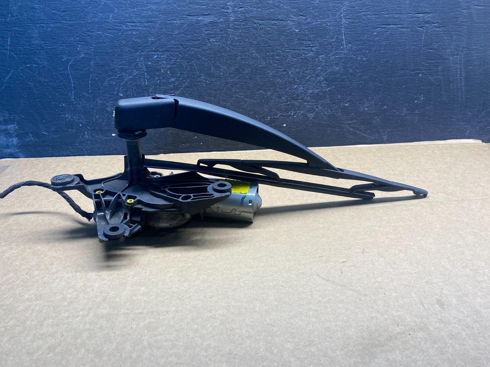 2013 to 2019 Ford Escape Rear Windshield Wiper Motor AF4211 DW1