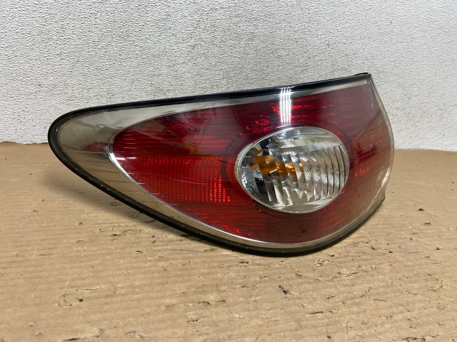 2002 to 2004 Lexus ES300 ES330 Left Driver Side Tail Light AG8330 LK1