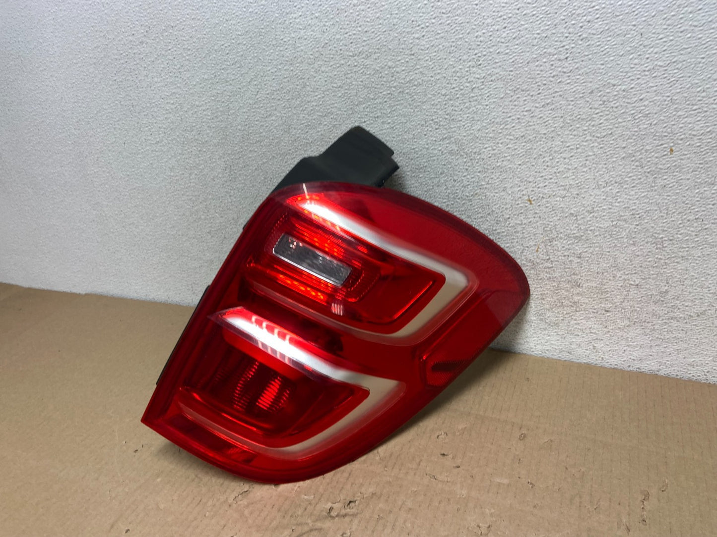 2016 to 2017 Chevrolet Equinox Right Passenger RH Side Tail Light AG5901 DW1