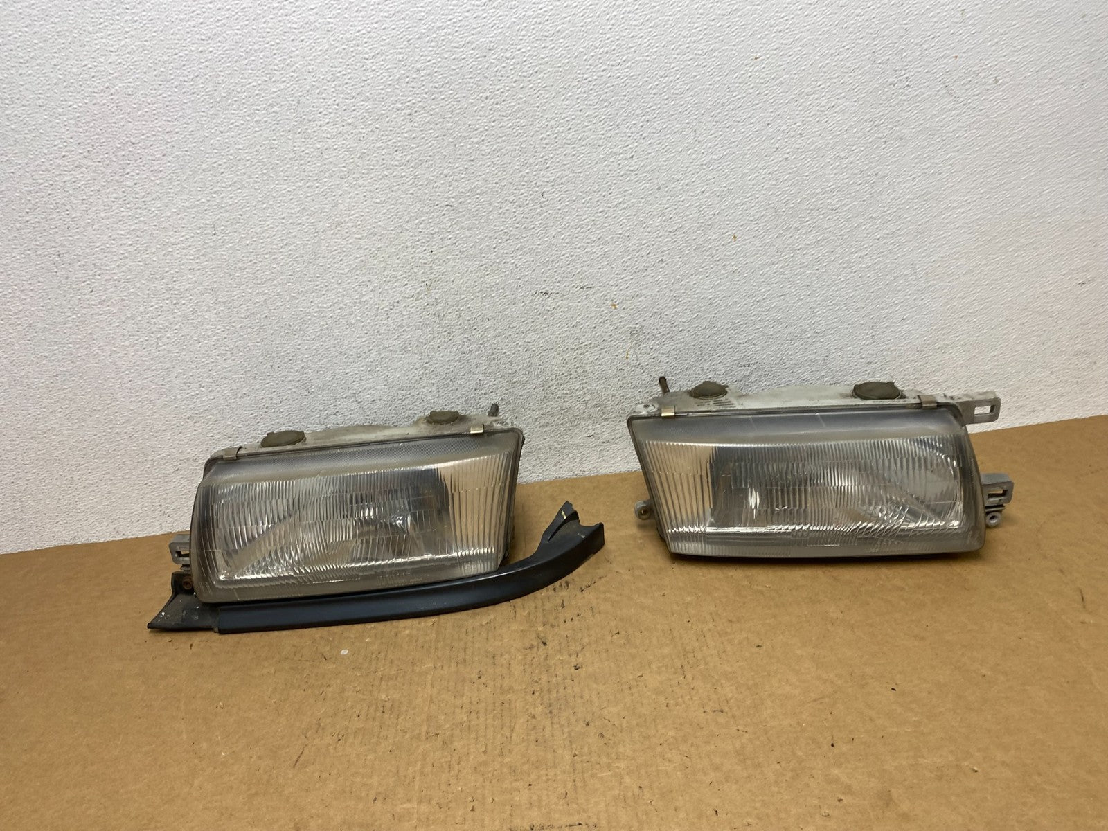 1992 to 1994 Nissan Sentra Left+Right Set Side Headlights AD46390