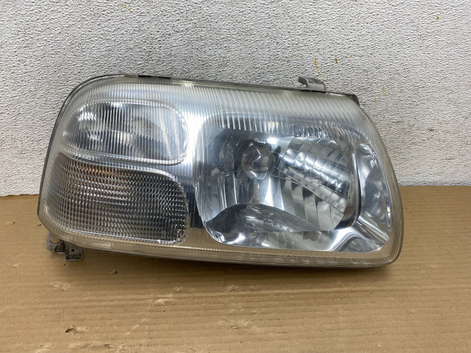 1999-2005 Suzuki Grand Vitara Right Passenger Side Halogen Headlight AG9331 DW0