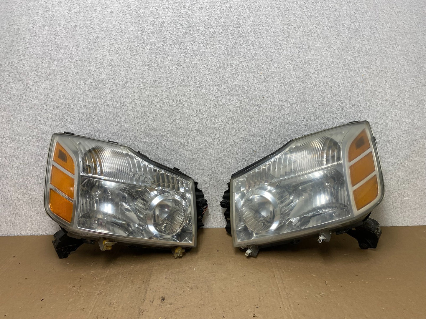 2004 to 2007 Nissan Armada Left+Right Side Set Headlights AC5976 DW0
