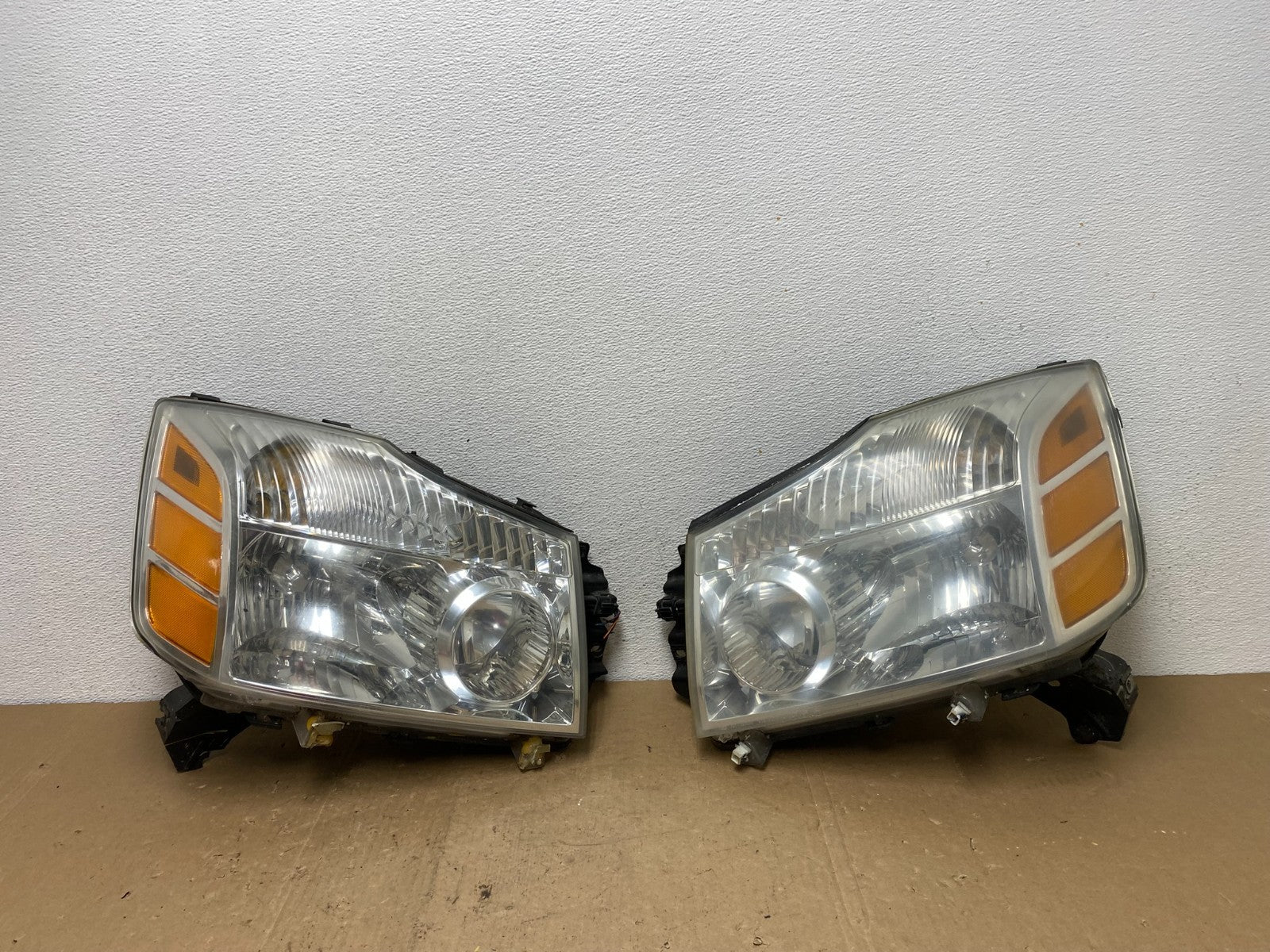 2004 to 2007 Nissan Armada Left+Right Side Set Headlights AC5976 DW0