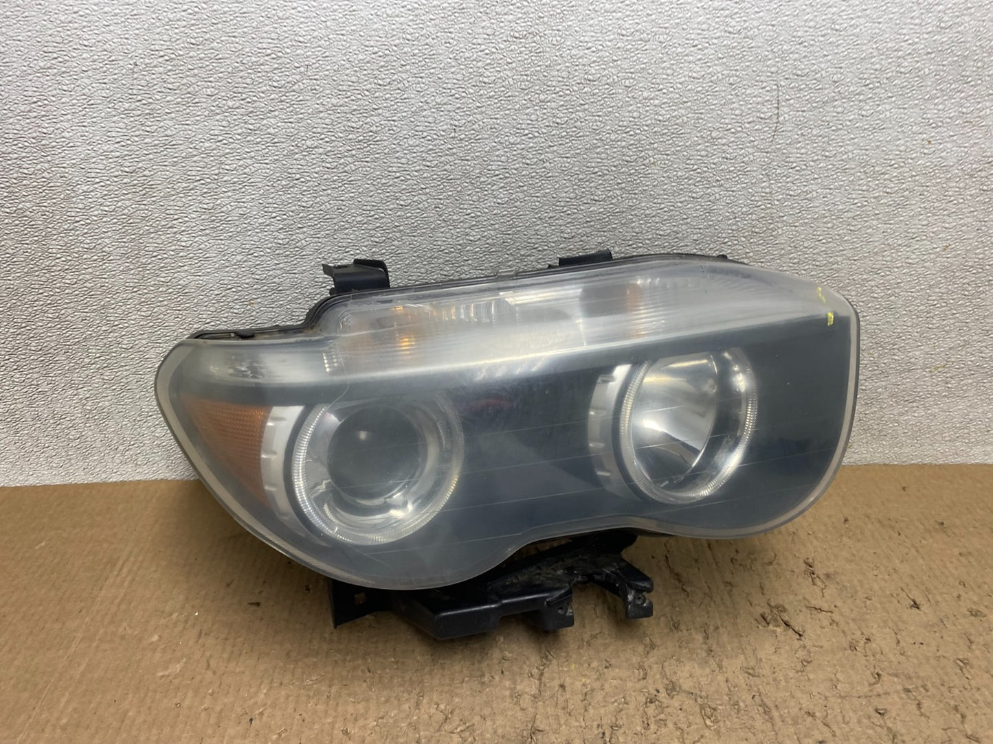 2002 to 2005 BMW 7 Series 745i Xenon Right Passenger Headlight W8094 DW0