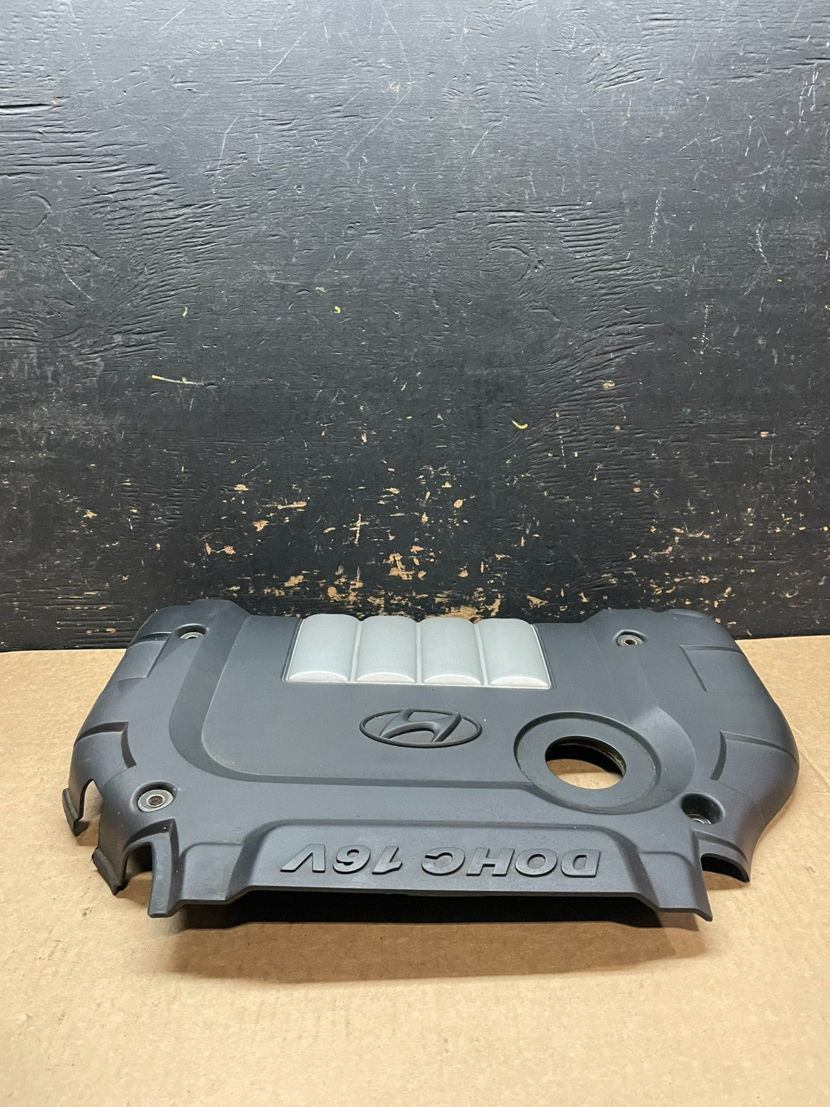 2002 to 2005 Hyundai Sonata 2.4L Engine Trim Cover OEM Y9488  DG4