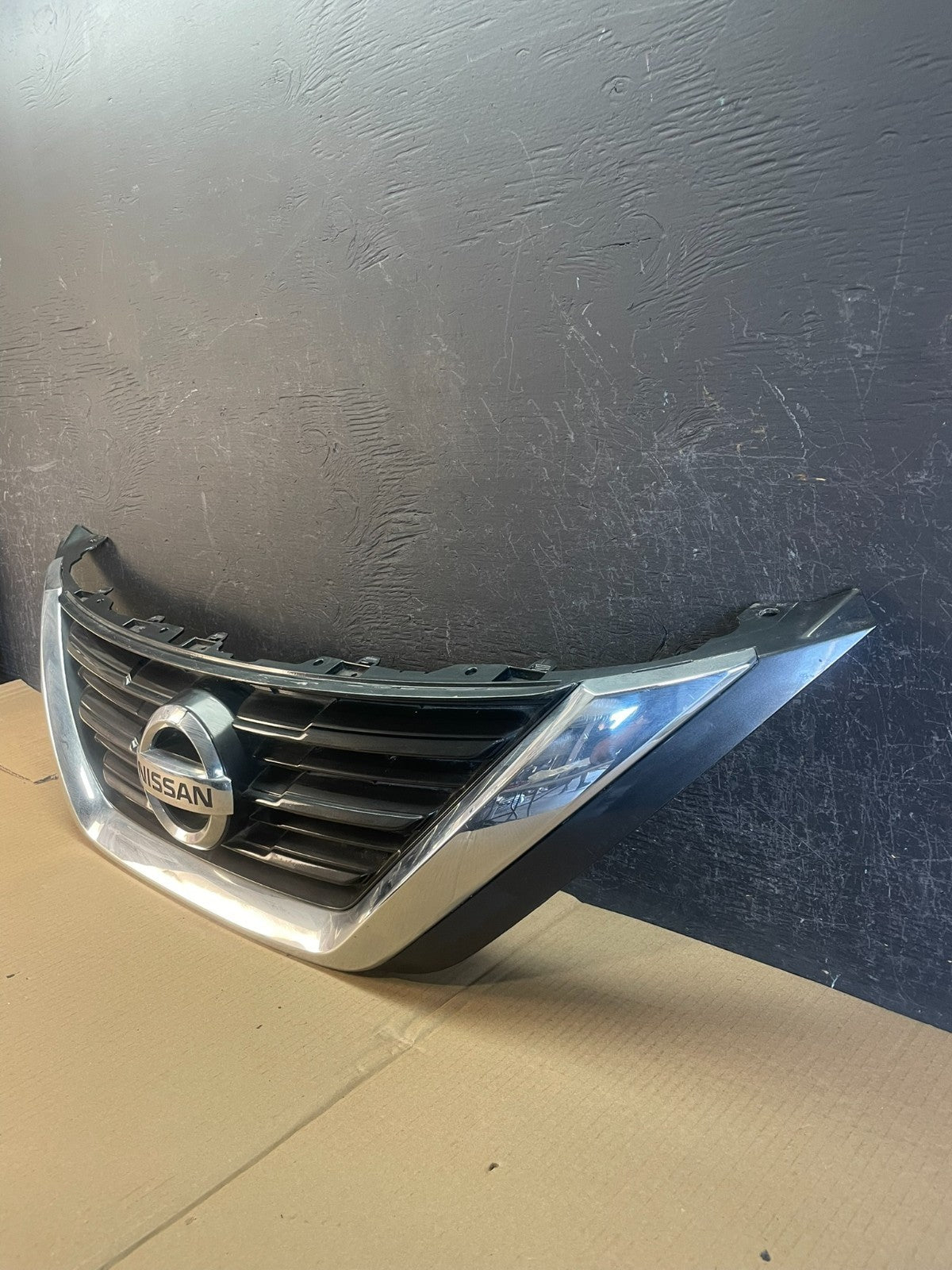 2016 2017 2018 Nissan Altima Front Upper Grill Grille Aftermarket AE3494 DG1
