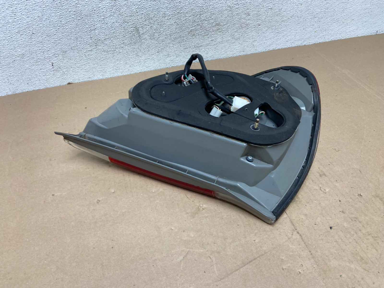 2005 to 2006 Toyota Camry Tail Light Right Passenger Side AG4601 LK4