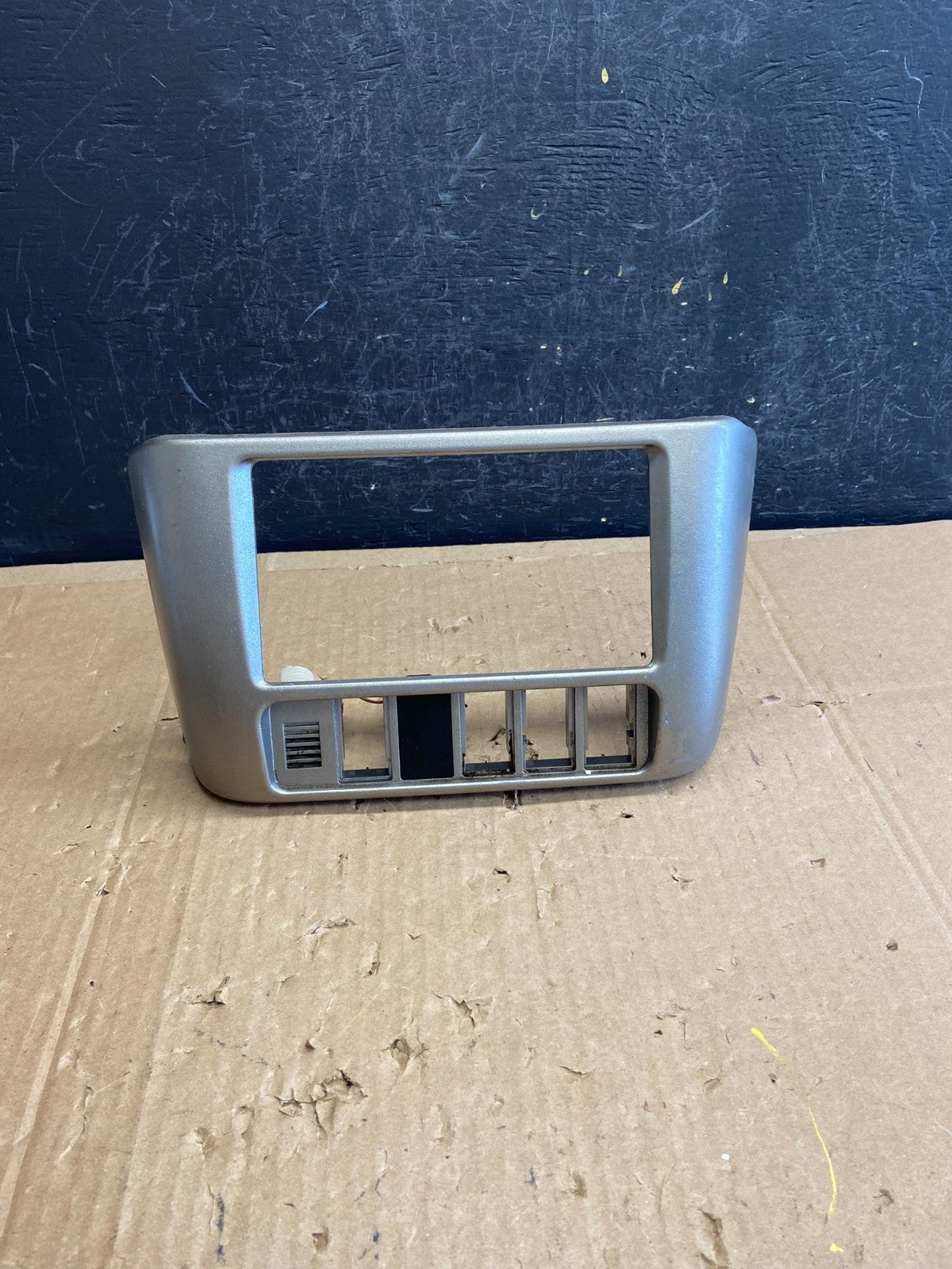 2001-2003 Toyota Sienna Center Console Dash Radio Bezel Trim ad2256 DG0