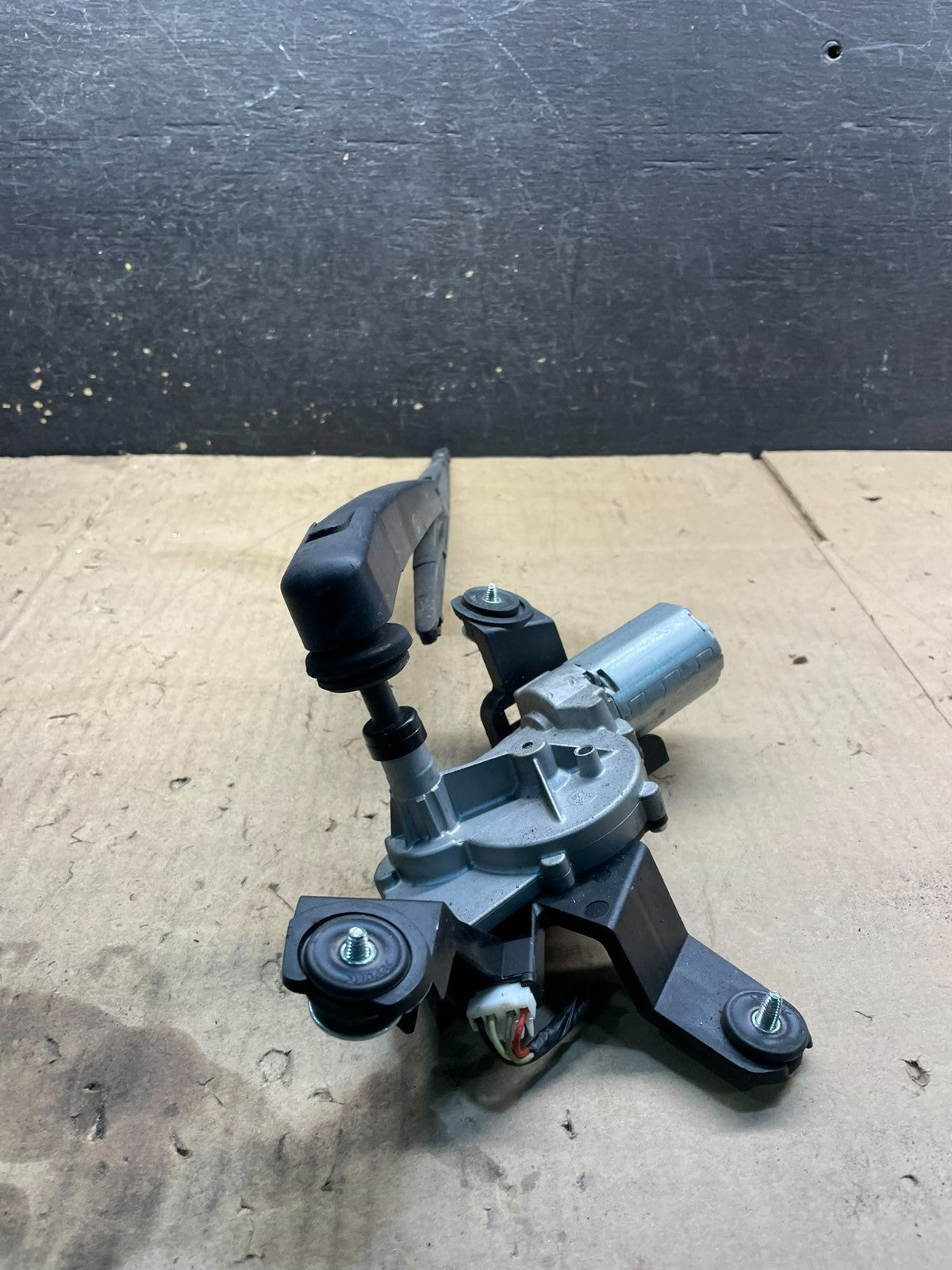 2015-2021 Kia Sedona Entourage Rear Glass Windshield Wiper Motor Y4171 DG4