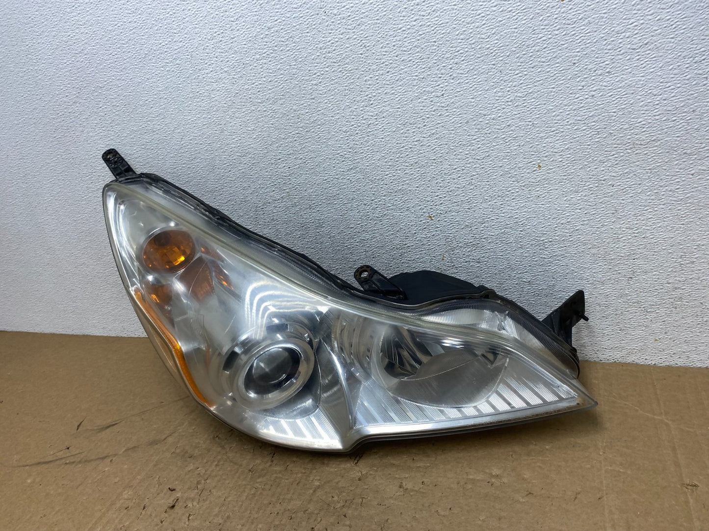 2010-2012 Subaru Legacy Outback Right Passenger Headlight AG1154 DW1