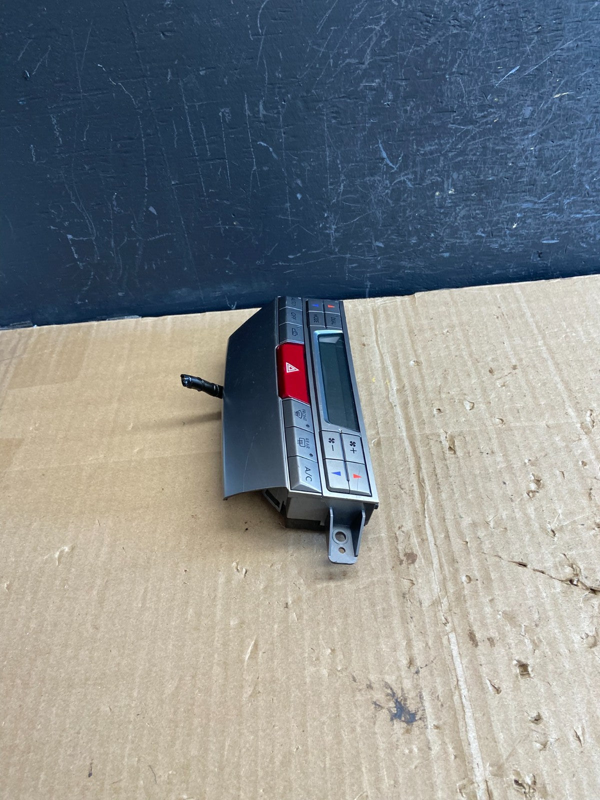 2010 - 2014 Subaru Outback Legacy A/C Heater Climate Control Unit AE1934 DG2