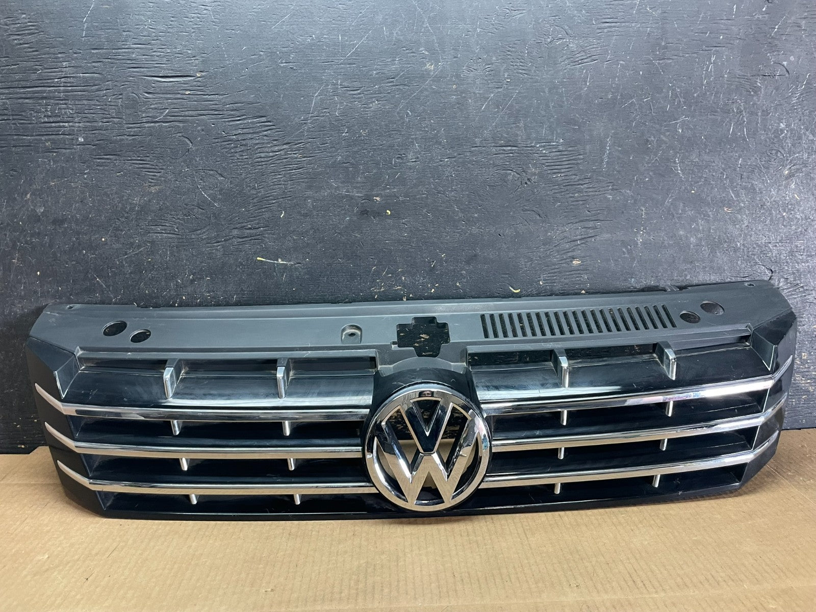 2016 to 2018 Volkswagen Passat Front Upper Grill Grille Oem AA9063 DG0
